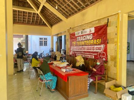 DINKES PPKB TRENGGALEK GELAR TRACING TB TERINTEGRASI dan CKG di DESA POGALAN